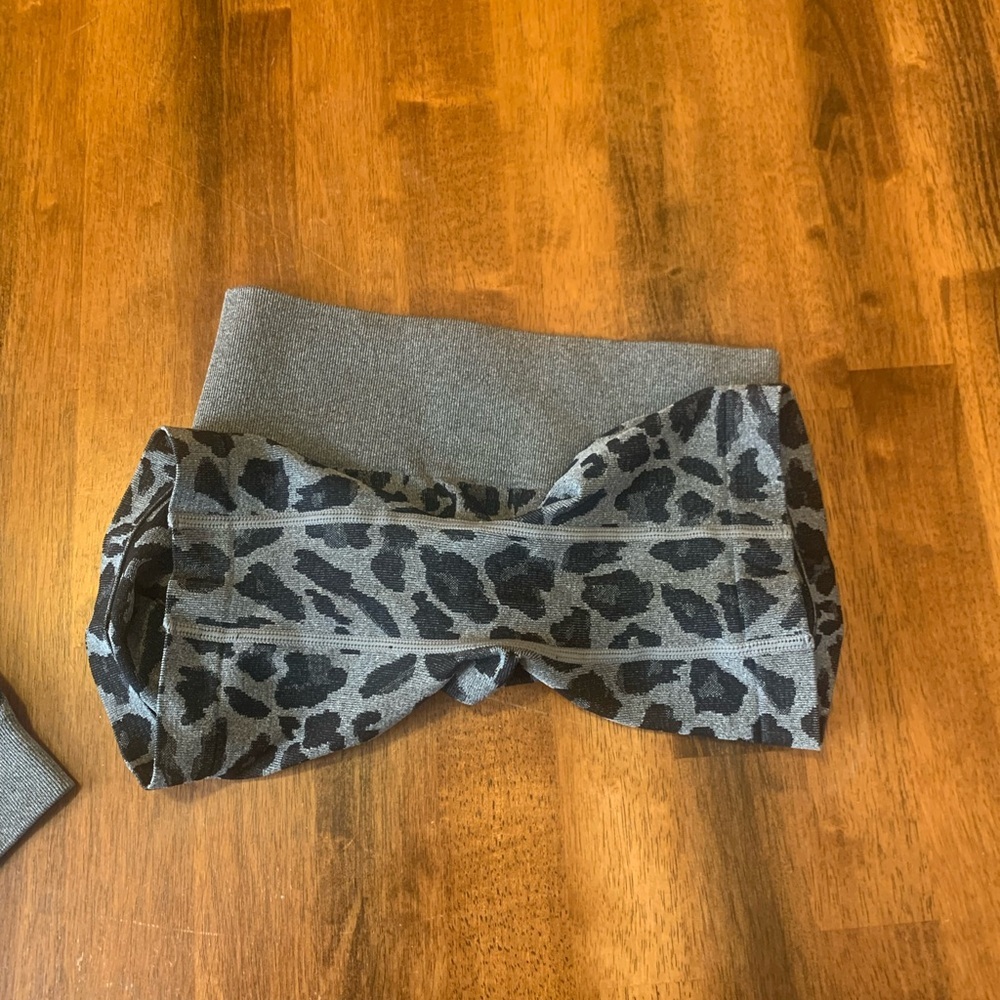 Dance Shorts and top Small Black Gray Leopard Print Athletic Activewear - Picture 4 of 9